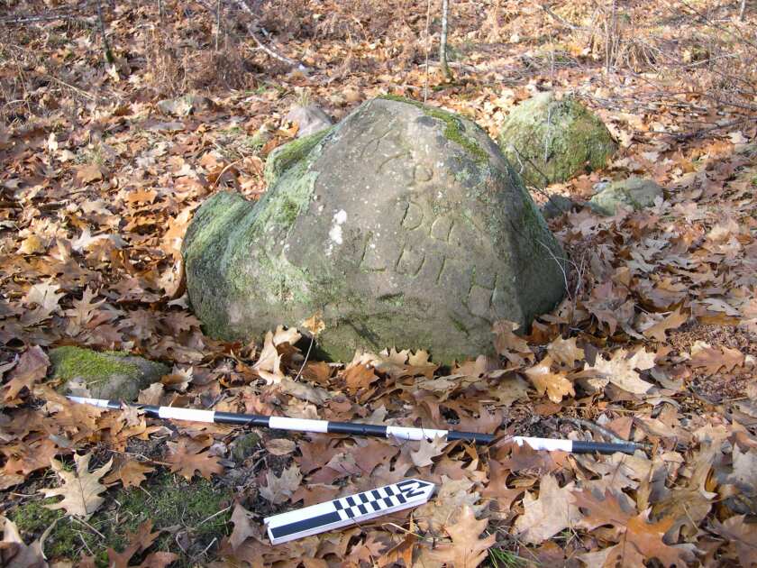 A rock with the inscription "1679 Du Luth"